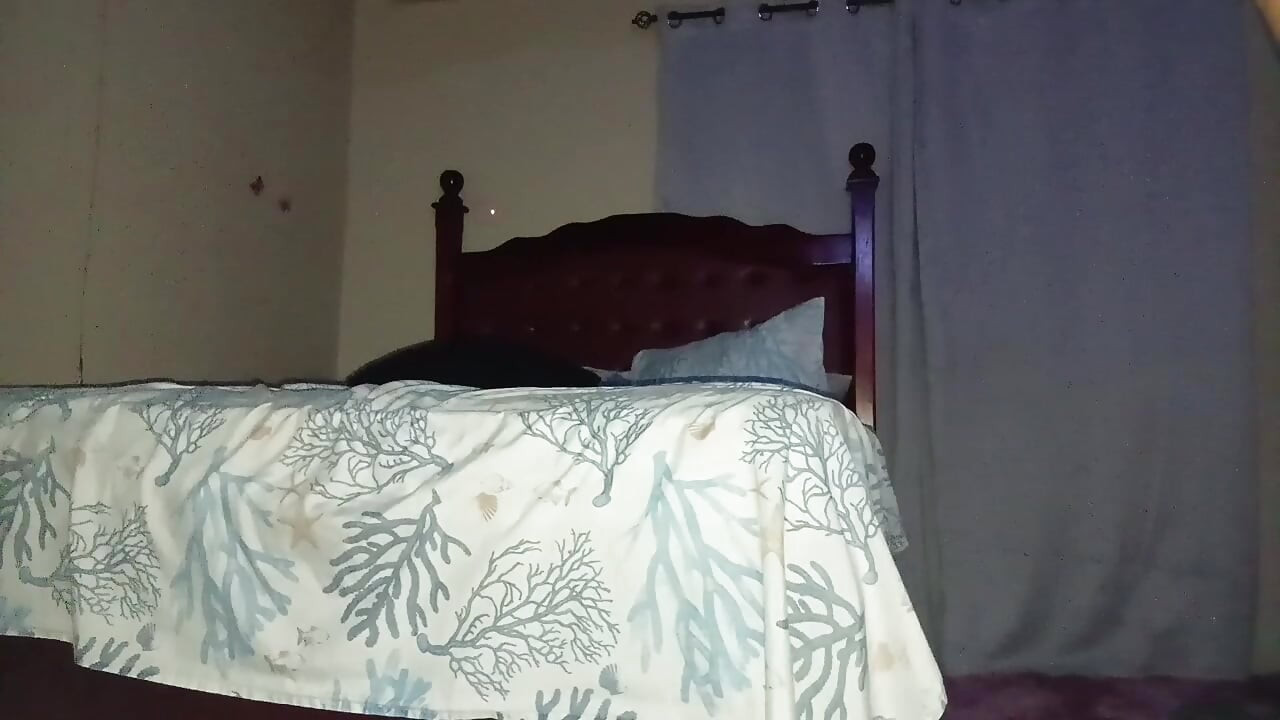 ¡Dios mío! Padrastro fue atrapado follando mi coño