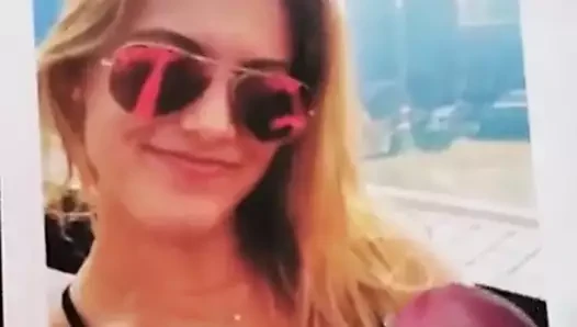 Eugenie zıplatarak boşalıyor