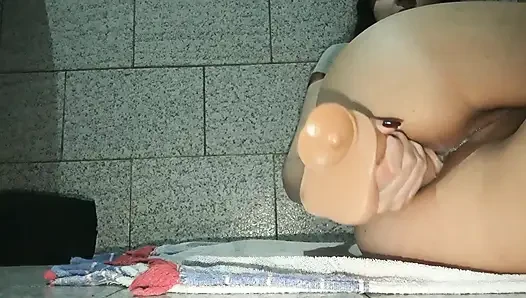 Эта крошка с большой задницей такая горячая