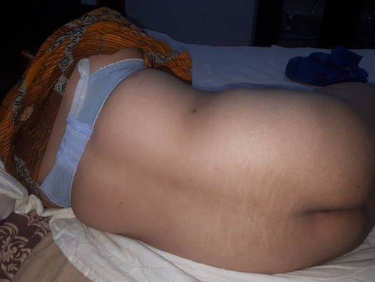 Stepcousi flirte et baise avec desi ta reine