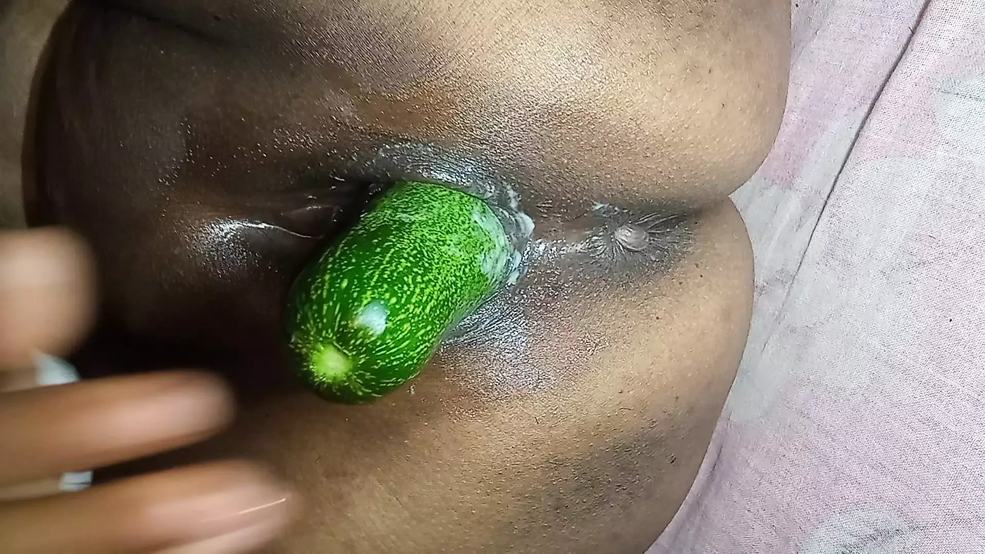 Bhabhi dưa chuột đụ. Cô ấy đã phun nước, mọi lúc
