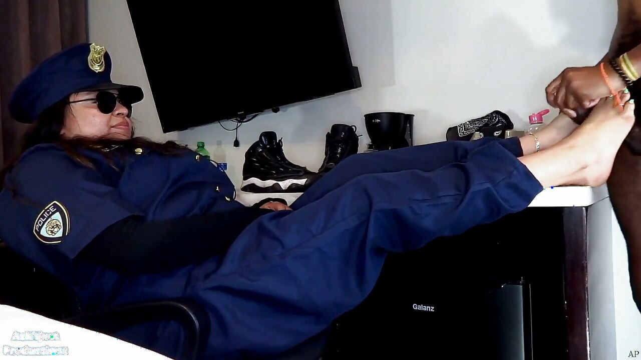 Freaky Latina Cop Wantz Black Thug Cum on Her Feet
