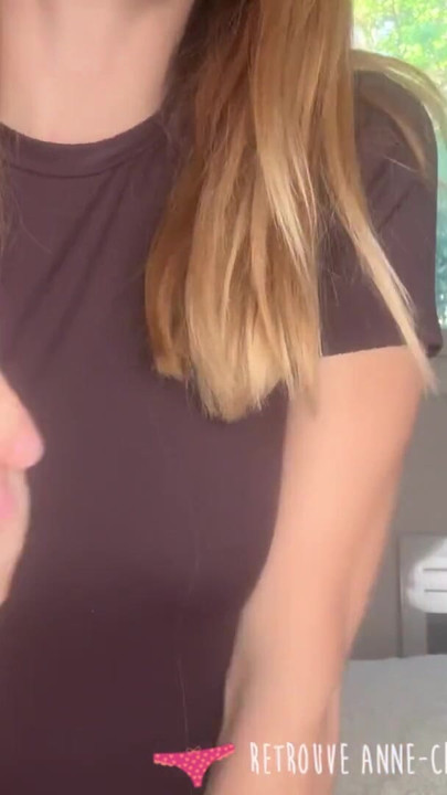 Vends-ta-culotte - Apresentação de uma jovem amadora francesa sexy e desportiva com acessório de lingerie | Clipe 1