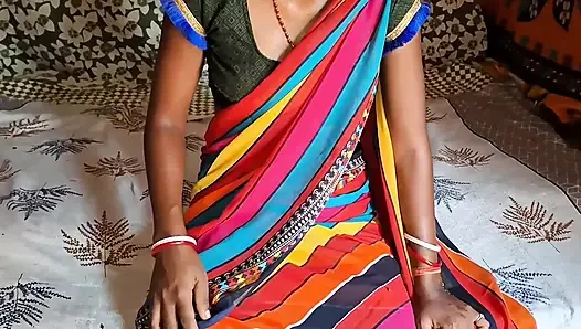 Tante seksi dengan kain sosis warna merah