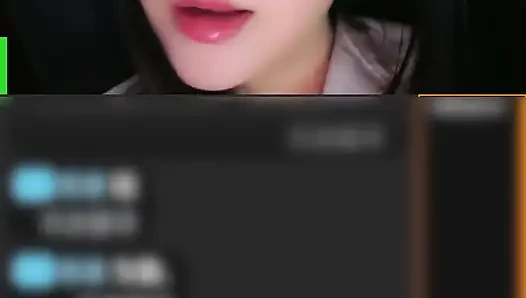 Öğretmenin video canlı yayını, şehvetli bir grup adamla paylaşıldı
