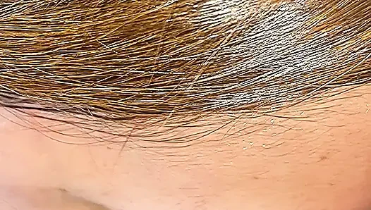 Istri tetanggaku yang super sange lagi asik nyepong kontol suaminya