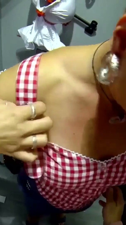 Mandy Mystery, erst in der Umkleide dann im Auto gefickt | Clip 1