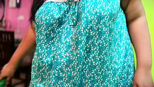 Pov: pembantu india dengan pantat bahenol lagi asik menyapu kamarku sambil bugil & toket besarnya lagi asik ngocok kontol - seks mms