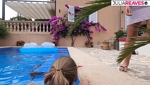 Bizi havuza götürdü