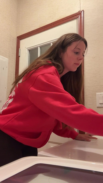 שימוש במכונת הכביסה שלי כדי לגמור חזק