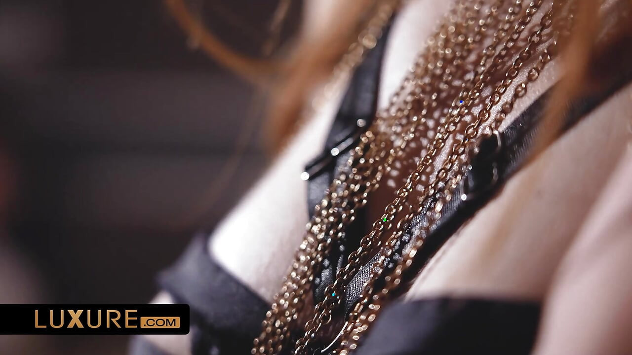 알리사 바운티와 시레나 밀라노의 대담한 밤