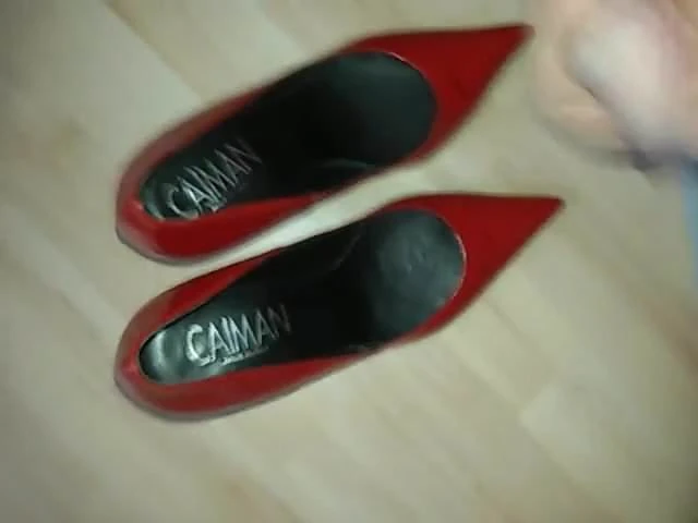 Heels einer Bekannten vollgespritzt