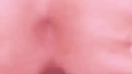 Sert zıplıyor! Çılgın bir şekilde sert üyesine biniyor.