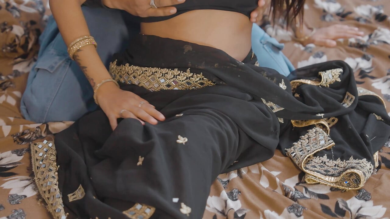 Beutyfull Hintli model Sanjana üvey erkek kardeşiyle sert seks yapıyor ve ağzına edepsizce konuşuyor