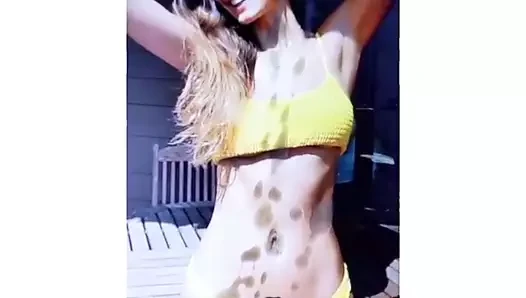 Bruna Abdullah, cum tribute torride