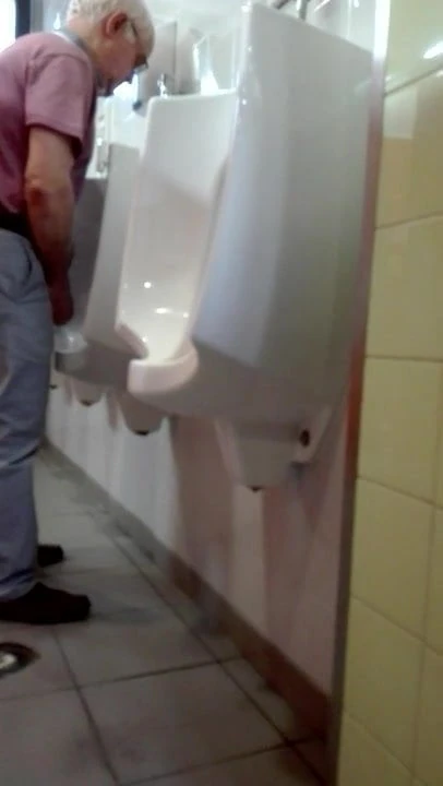 mijada no wc publico