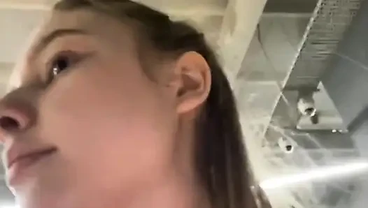 İri güzel seksi kız jucielussie spor salonunda eğitim alıyor