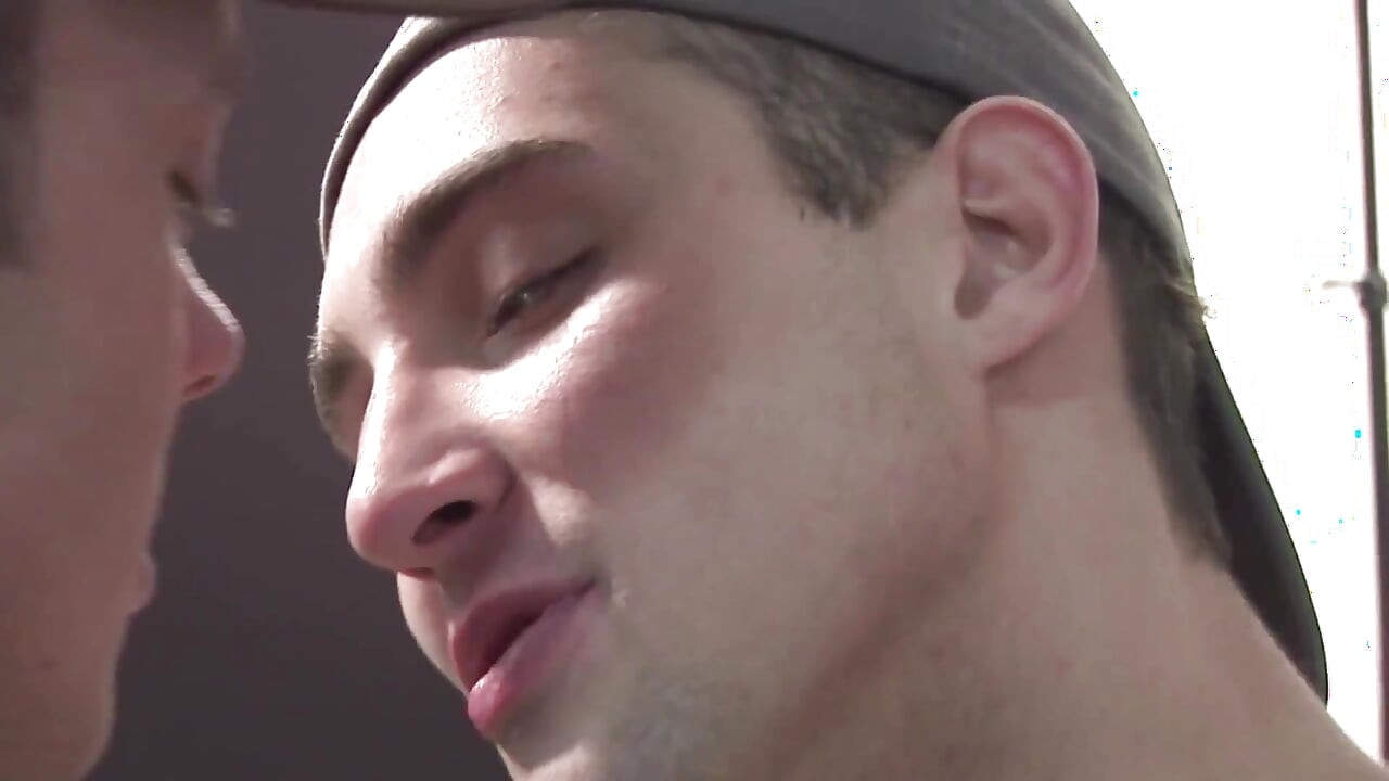 Exclusive video Bareback: Sexy muscle guys anally fuck in the spotlight