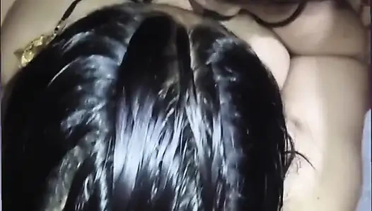 Aku memasukan kontolku ke mulut divya malam-malam.