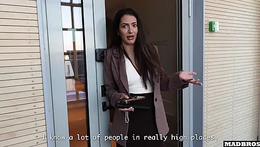 An Arrogant Australian Journalist Caught Spreading Fake News Live On Air And Fucked To Avoid Being Called Out !!!