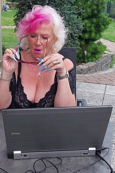 Napalona dojrzała sekretarka