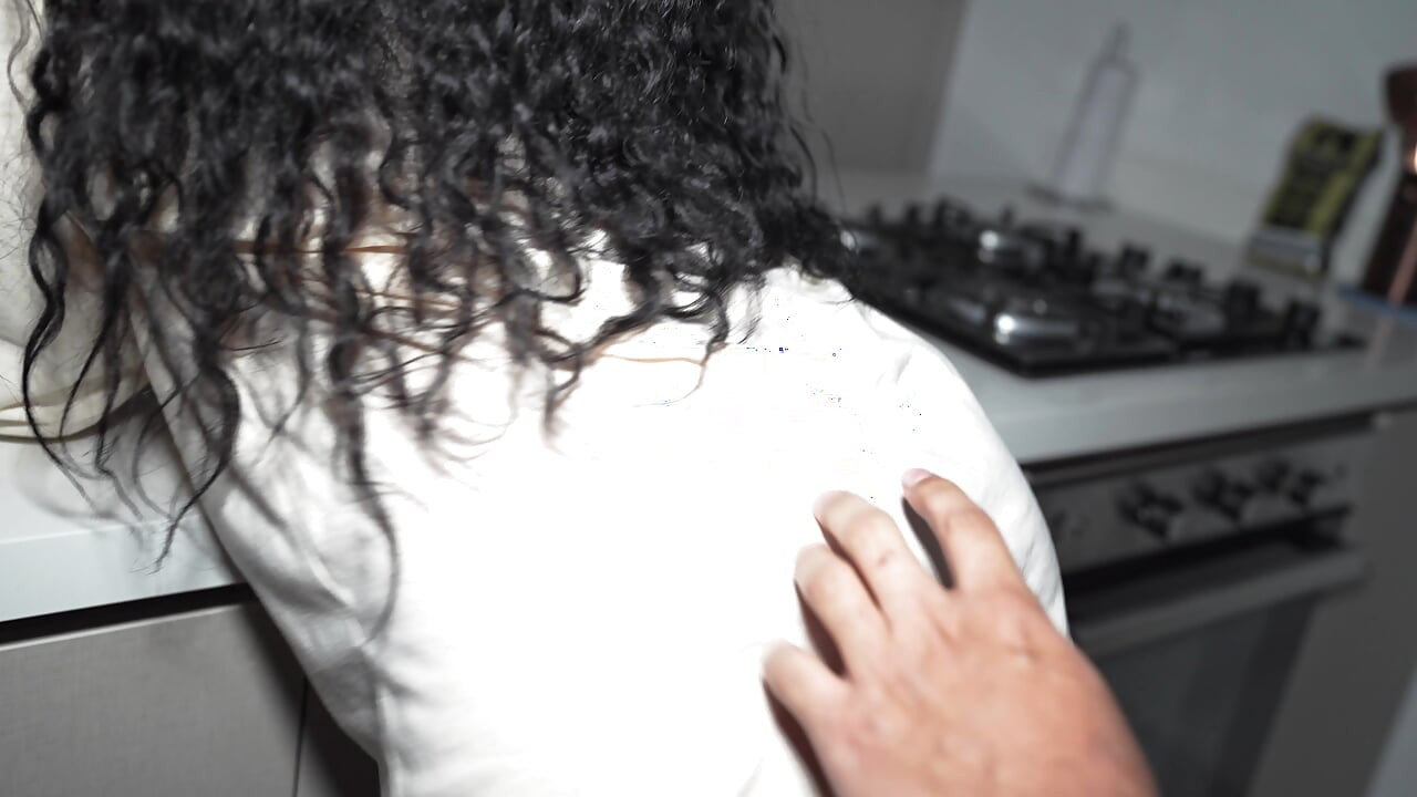 停電了，我變得饑渴，我操了我丈夫的同事