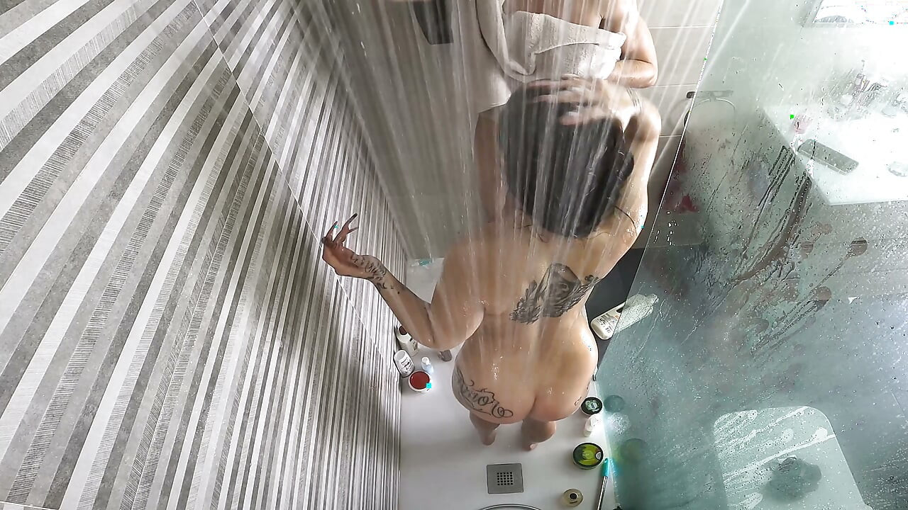 Sie haben zum ersten Mal Sex unter der Dusche