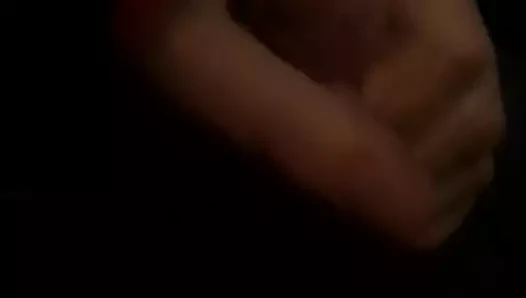 Halka açık otoparkta okşayarak