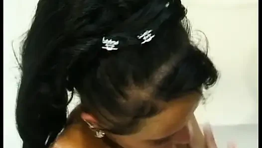 Эти немецкие лесбиянки-шлюшки любят развлекаться с большими игрушками