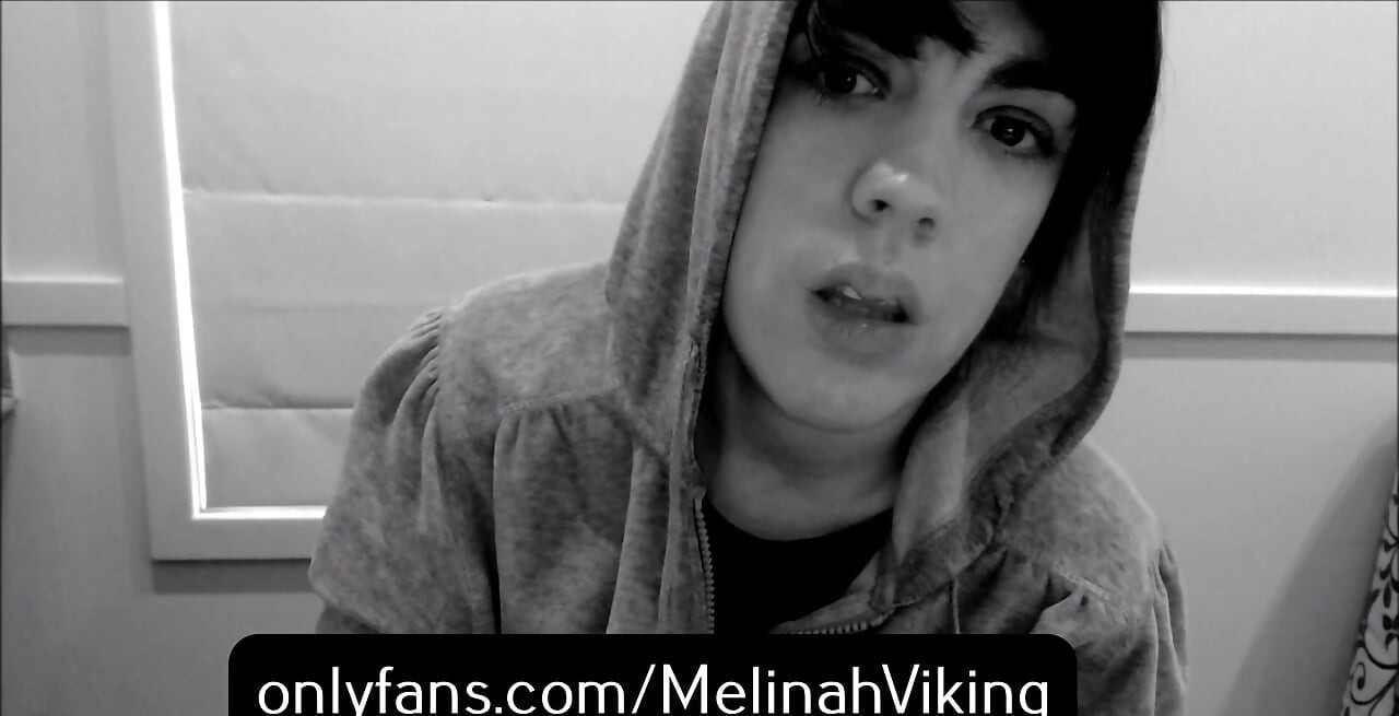 パーカー恥ずかしがり屋