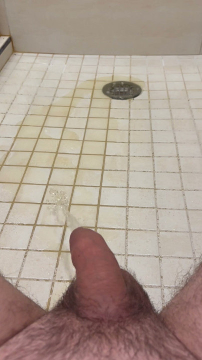التبول في الدش