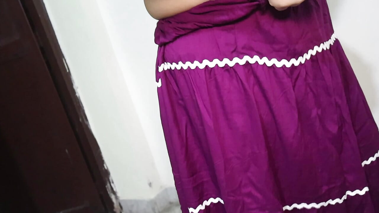Bhabhi yang kesepian di rumah menelepon pria silinder dan disetubuhi dengan keras