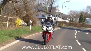 Clubxflat - Biker-Schätzchen nach Panne abgeschleppt