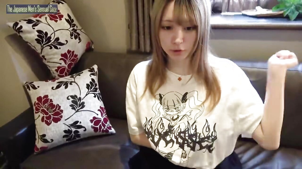 真実の素人で色白で胸の良い女性が豊かで激しい恋愛日記を共有する