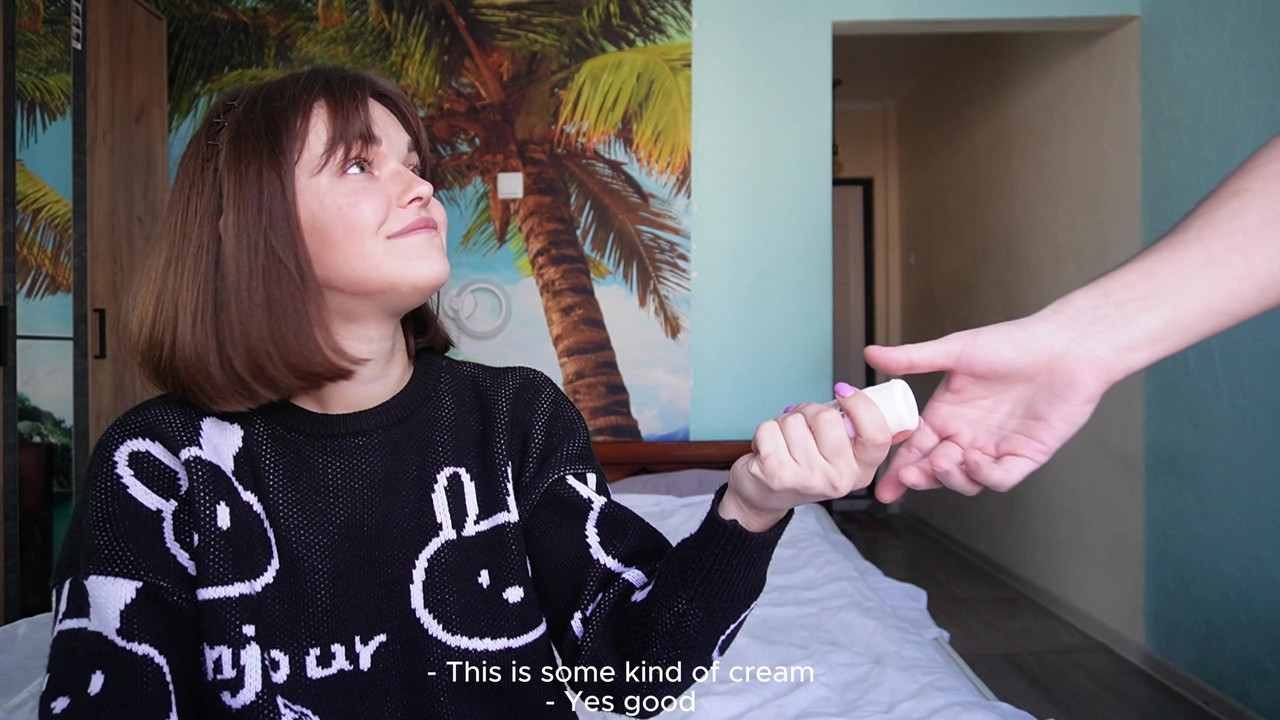 流行的在线游戏在视频博客期间变成继兄弟和继妹之间的性爱