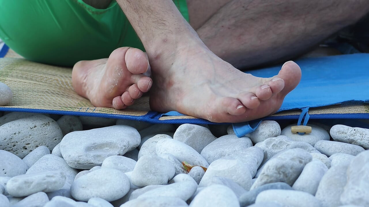 Bare Feet at the Beach - 5 Minutes of Toes, Soles & Close-Ups