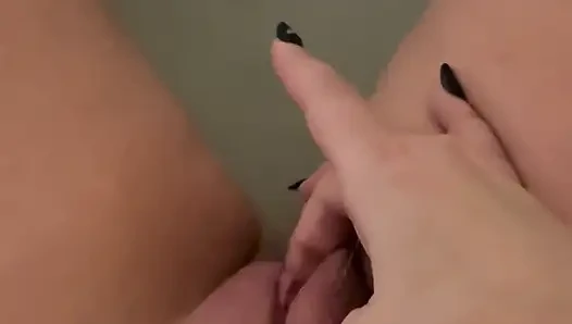 Istri hot lagi asik masturbasi di bak mandi - 4k