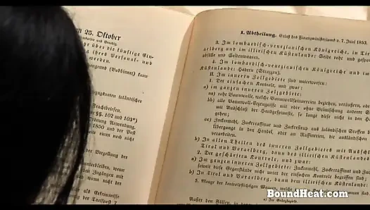 Şehvetli dom lezbiyen madam itaatkar köleyle amcık yalamanın tadını çıkarıyor