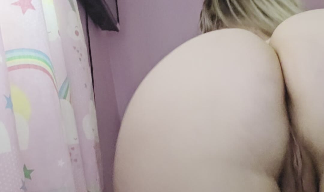 Arse twerking