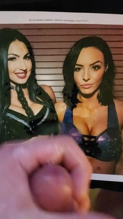 The IIconics cum tribute #2 (Peyton Royce, Billie Kay)
