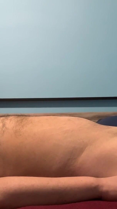 Вона будить свого хлопця, поки він спить, соковитим мінетом, і вона ковтає всю його сперму і продовжує її смокчити. | Кліп 1