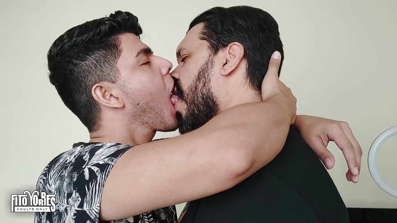 このクソラオは美味しくて、キスもたくさん、口の中にたくさんの精液が入ります
