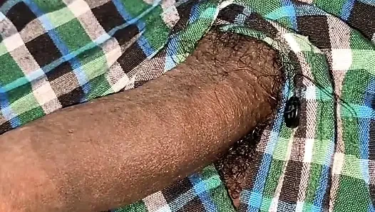 Erkek kardeş şekerlemeden uyandıktan sonra azdı
