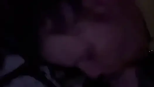 Wenn sie im auto sitzt, kommt es zu einem blowjob