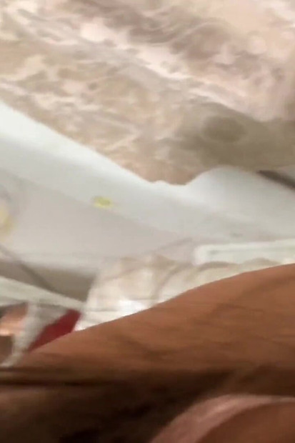 Îmi conving sora vitregă să-mi sugă pula pentru 10 dolari