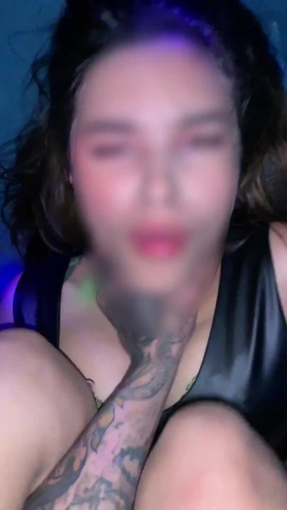 Ostry seks z uroczą dziewczyną w nocnym klubie | Klip 2