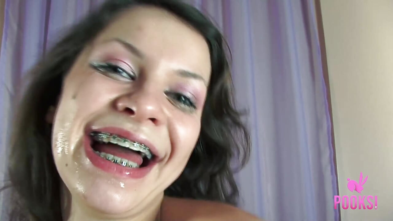 Skinny girl Raquel spreads her pussy for a hard dicking!