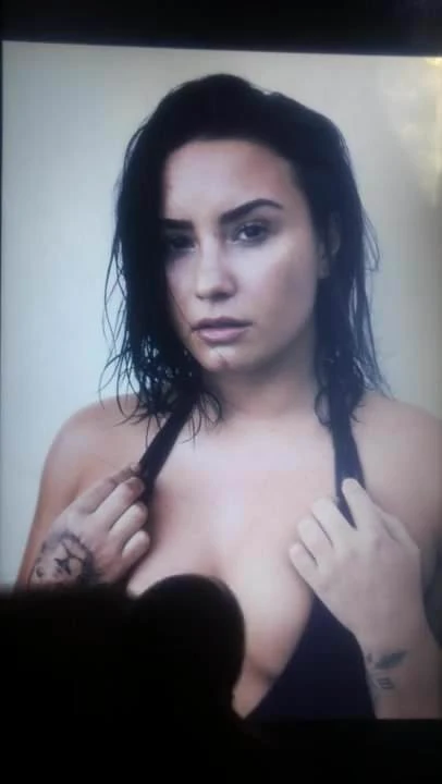 在demi lovato上手淫