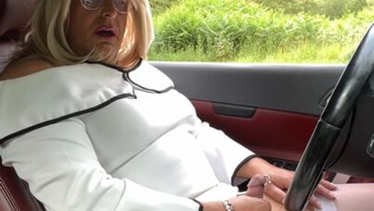 Amateur crossdresser Kellycd2022 sexy milf masturbating her sissy gurl cock in stockings and heels in her car on the chase