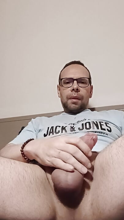 Vote yes or no in the comments for a moment with my cock